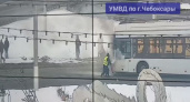 В Чебоксарах очевидцы помогли полицейским потушить загоревшийся троллейбус: истратили 10 огнетушителей