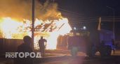 В Батырево загорелся частный дом: огонь целиком охватил постройку