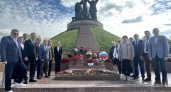 Руководство «Т Плюс» и «ЭнергосбыТ Плюс» возложило цветы к Вечному огню