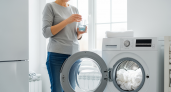 Стакан в барабан и одежда безупречно белая: секрет от прачки, что добавить в стиралку вместе с порошком