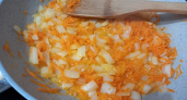 Запомните простое правило для вкусной зажарки: что обжаривается первым — лук или морковь