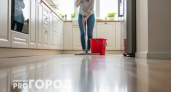 Не мою полы неделями: всего одна ложка на ведро воды – и поверхности сверкают как зеркало