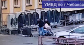 В центре Чебоксар подралась компания парней