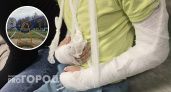 В Чебоксарах ребенок сломал обе руки из-за опасных дворовых качелей 