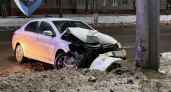 В Чебоксарах пьяный водитель врезался в столб: “Меня подрезали”