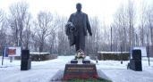 В чебоксарском сквере открыли бронзовый трехметровый памятник политическому деятелю