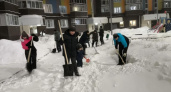 Жители и коммунальные службы Чебоксар вместе чистят дворы после снегопада