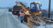 В Чебоксарах сотни рабочих и спецтехника непрерывно устраняют последствия снегопадов