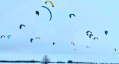 Жители Марпосадского района увидели в небе десятки парусов воздушных скейтеров