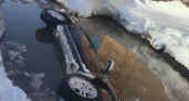 В Шумерле под колесами Volkswagen Touareg разверзлась огромная яма с водой: прокуратура начала проверку дорожного ЧП