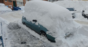 Припаркованные во дворах авто срывают уборку снега в Чебоксарах