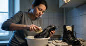 Простой трюк с хозяйственным мылом вернет старым ботинкам первозданный вид за считаные минуты