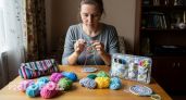 Моя соседка превращает клубки остатков пряжи в полезные домашние штуки – показываю, как повторить