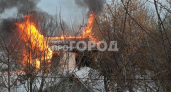 В Новоюжном районе Чебоксар пылает частный дом