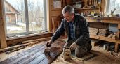 Забудьте про дорогую химию: дерево простоит целый век благодаря копеечному составу из мастерской старого мастера