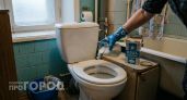 Забудьте про едкую бытовую химию: горсть соли на ночь сделает унитаз идеально чистым без лишних усилий