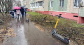 Власти Чебоксар недовольны брошенными самокатами на улицах города