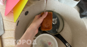 Поменяла обычную губку для посуды на эту вещь: в доме стало чище, а уборка занимает 5 минут