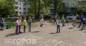 Во дворе снова шумно: я просто показала дочке игры из СССР – и дети оставили телефоны дома
