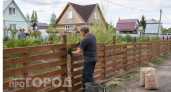 Сделайте забор из поддонов на зависть соседям: выглядит дорого, а обошлось в цену горы цемента 