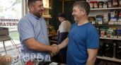 Перестаньте отвечать "не за что" на слова благодарности: как одна фраза крадет вашу энергию и успех