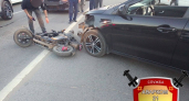 В Чебоксарах самокатчик с признаками опьянения угодил под автомобиль