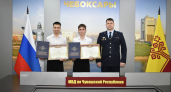 Залезли по газовой трубе и задержали преступника: в Чебоксарах наградили подростков, которые спасли женщину от избиения