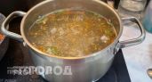 Больше не трачу время на снятие пены: этот простой кулинарный лайфхак делает бульон идеально прозрачным