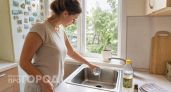 Забудьте про химию для труб: я нашла простой способ убрать запах и засоры в раковине за одну минуту