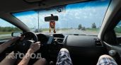 Перестаньте впустую тратить бензин летом: механик объяснил, через сколько минут реально можно ехать