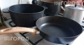 Больше не тру сковородку часами: два чайных пакетика растворяют самый старый нагар за пару минут в кипятке