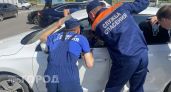 В Чебоксарах вызволили ребенка, который в жару застрял в закрытой машине