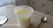 Почему у йогурта отделяется сыворотка и можно ли такой есть 