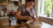 Если некуда деть сливу – заливаю ее тестом: получается невероятный пирог, сбегаются все соседи