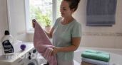 Хватит мучиться с жесткими полотенцами: один простой трюк при стирке вернет им мягкость и свежесть навсегда