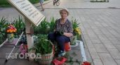 Семь лет пенсионерка из Чебоксар каждый день ухаживает за мемориальным уголком