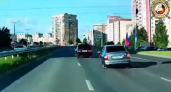 Двух молодых чебоксарцев задержали за агрессивную езду и неуважение к российскому флагу