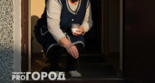 Перестаньте тратить деньги на дорогую химию: горничная с 20-летним стажем сыпет соль у порога ради чистоты
