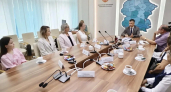 Министр образования Чувашии встретился с выпускницами, набравшими 200 баллов на ЕГЭ