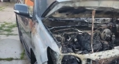 Запылала на ровном месте: в Чебоксарском районе машина сгорела прямо около дома хозяина