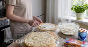 Масло не понадобится: смешиваю сгущенку с этим продуктом и получаю божественный крем для тортов – всего 1 минута