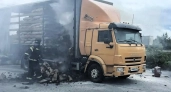 На трассе М-7 в Чувашии загорелся КамАЗ с древесным углем