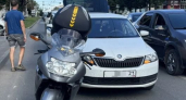 В Чебоксарах мотоциклист попал в больницу после удара открывшейся дверью легковушки