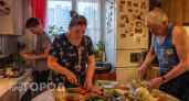 Защита от деменции начинается на кухне: ученые доказали, что готовка дома радикально улучшает работу мозга