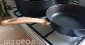 Больше не тру сковородки часами: этот простой состав удаляет застарелый нагар за пару минут без усилий