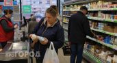 Молоко больше не в фаворе: почему привычный продукт исчезает из корзин и стоит ли бить тревогу из-за этого