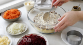Вкус знакомого салата заиграет по-новому: этот ингредиент вместо селедки превращает привычную шубу в буйство вкуса