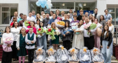 В Чебоксарах родителям новорожденных вручили автокресла после мастер-класса по безопасности