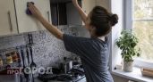 Больше не трачу часы на отмывание кухни от жира: одна копеечная хитрость избавляет от липкого налета навсегда