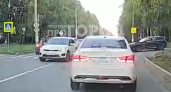 В Чебоксарах нашли водителя Kia Rio, который едва не сбил мужчину с ребенком на зебре